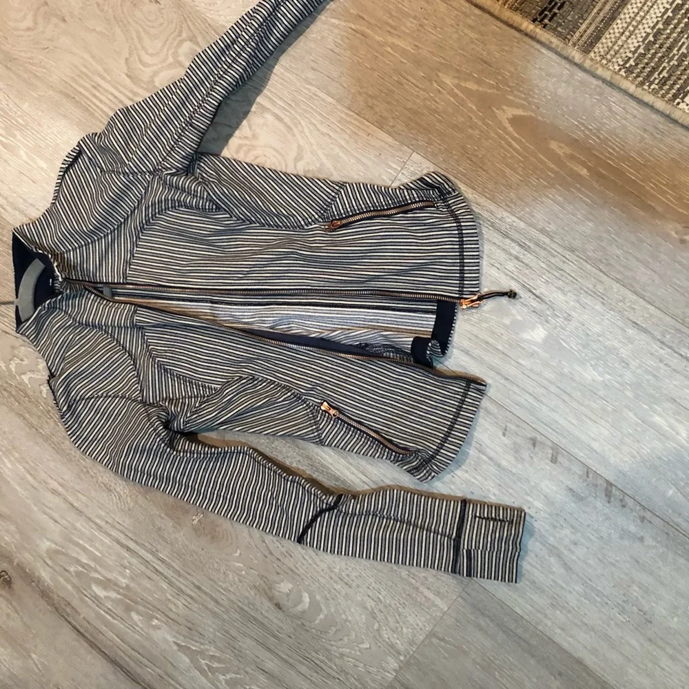 Lululemon jacket - Picture 2 of 5